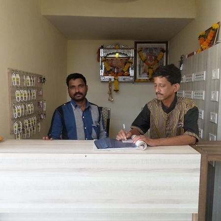 Hotel Riya-Raj Lodging Titwala Exterior foto