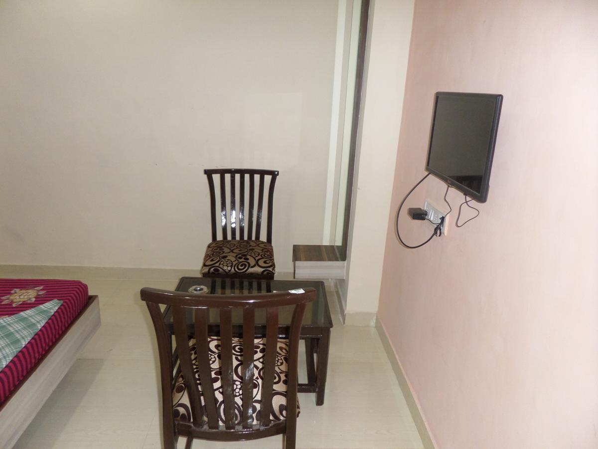 Hotel Riya-Raj Lodging Titwala Exterior foto