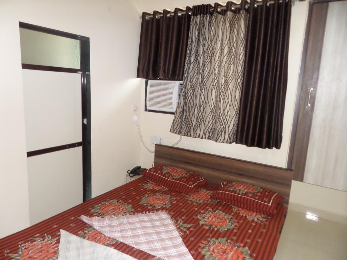 Hotel Riya-Raj Lodging Titwala Exterior foto